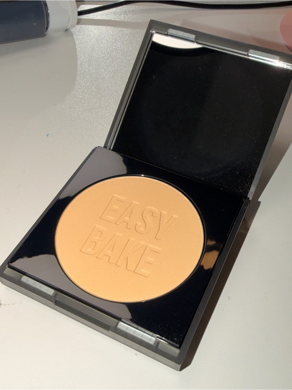 Huda Beauty Banana Bread pressed powder